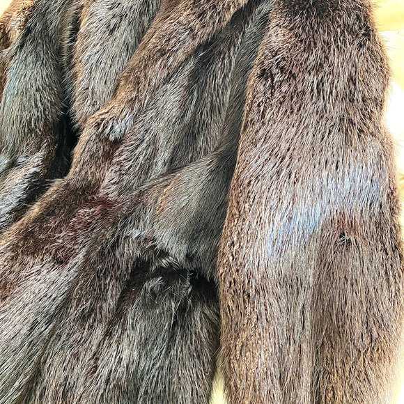 A SIZE 16 BEAVER Full length coat - Picture 6 of 10